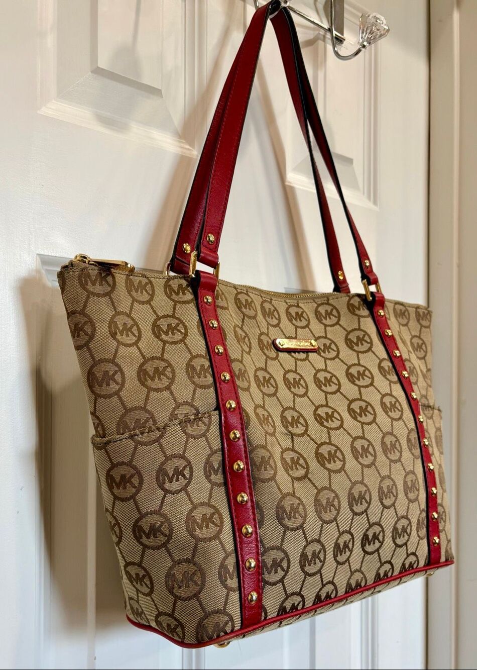 MICHAEL KORS - Jet Set Signature Studded Tote - Beige/Tan Canvas & Red Leather - Picture 2 of 11